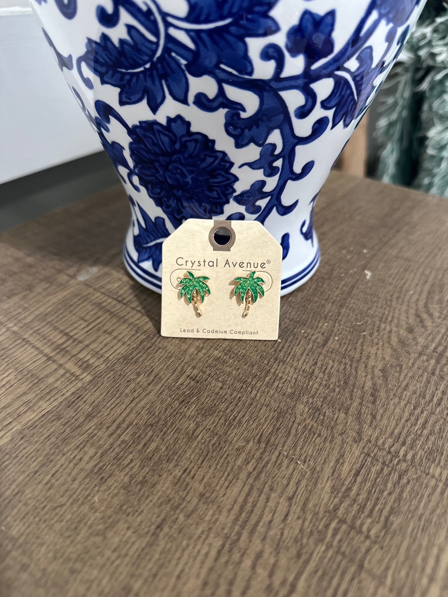 Palm irridescent studs